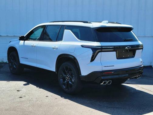 Polar White Tricoat 2026 Chevrolet Traverse RS