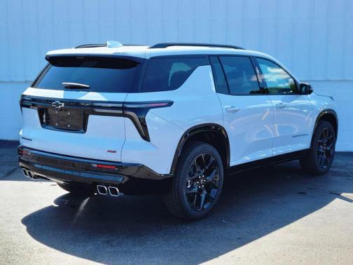 Polar White Tricoat 2026 Chevrolet Traverse RS
