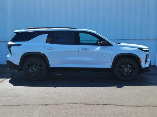 Polar White Tricoat 2026 Chevrolet Traverse RS