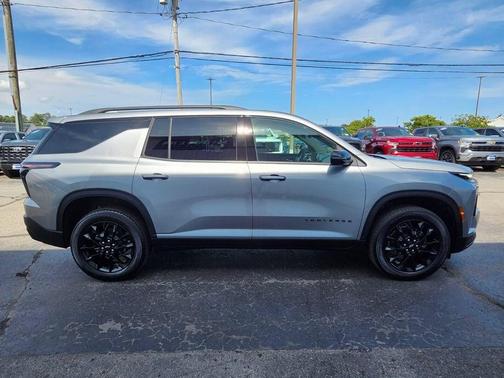 Sterling Gray Metallic 2026 Chevrolet Traverse LT