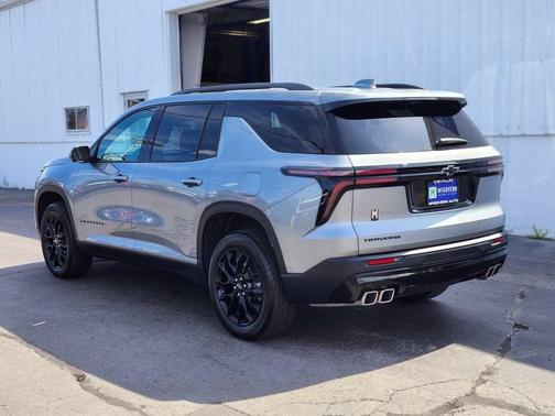 Sterling Gray Metallic 2026 Chevrolet Traverse LT
