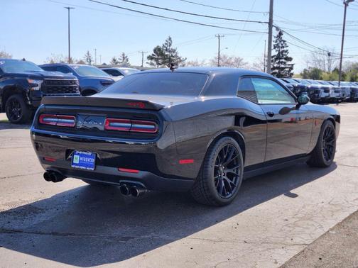 Pitch Black Clearcoat 2019 Dodge Challenger SRT Hellcat