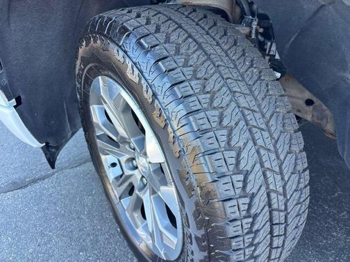 Iridescent Pearl Tricoat 2024 Chevrolet Silverado 1500 High Country