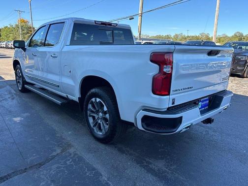 Iridescent Pearl Tricoat 2024 Chevrolet Silverado 1500 High Country