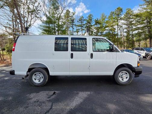 Summit White 2026 Chevrolet Express 2500 2500 Regular Wheelbase, WT, RWD