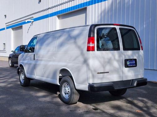 Summit White 2026 Chevrolet Express 2500 2500 Regular Wheelbase, WT, RWD