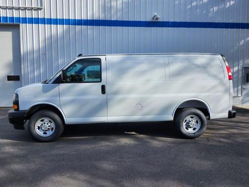 Summit White 2026 Chevrolet Express 2500 2500 Regular Wheelbase, WT, RWD