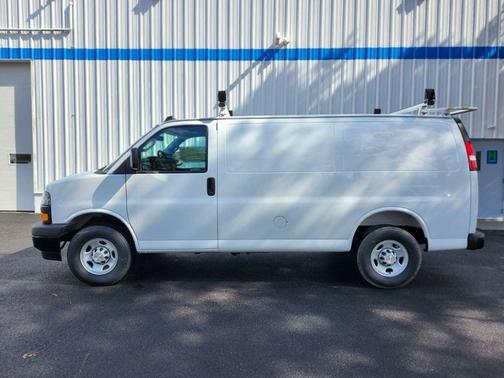 Summit White 2026 Chevrolet Express 2500 2500 Regular Wheelbase, WT, RWD