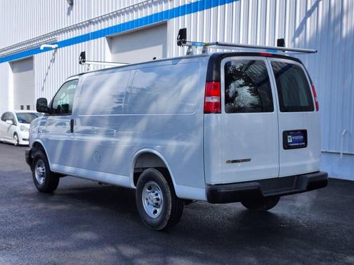 Summit White 2026 Chevrolet Express 2500 2500 Regular Wheelbase, WT, RWD