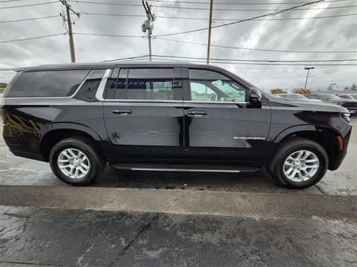 2025 Chevrolet Suburban LT