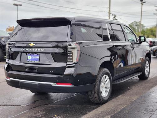 2025 Chevrolet Suburban LT