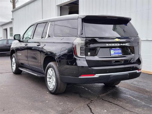 2025 Chevrolet Suburban LT