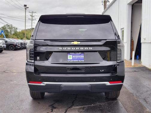 2025 Chevrolet Suburban LT