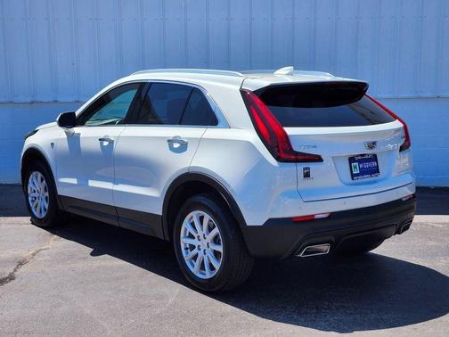 Crystal White Tricoat 2023 Cadillac XT4 Luxury