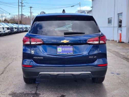 Blue Glow Metallic 2023 Chevrolet Equinox 1LT