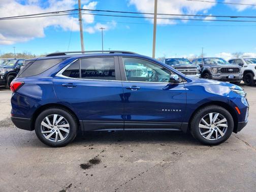 Blue Glow Metallic 2023 Chevrolet Equinox 1LT