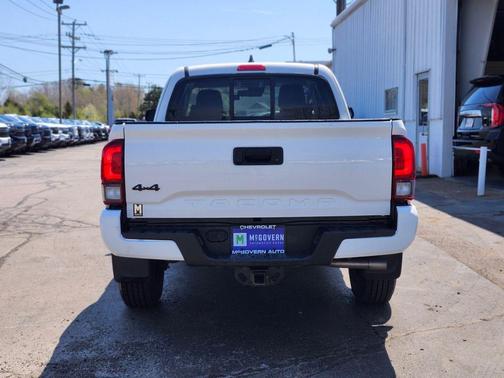 White 2022 Toyota Tacoma SR