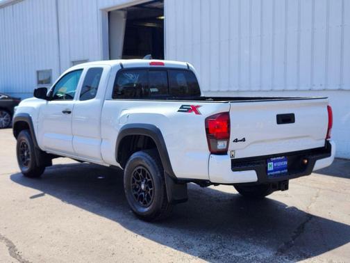 White 2022 Toyota Tacoma SR