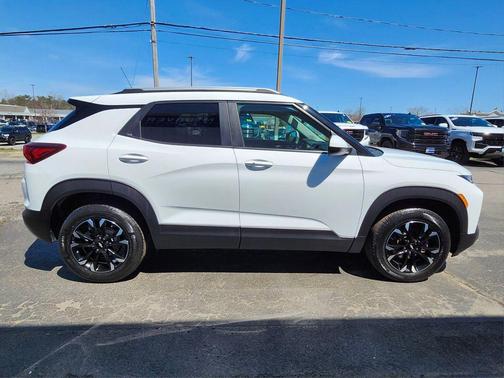 Summit White 2023 Chevrolet Trailblazer LT