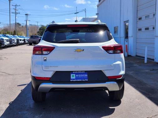 Summit White 2023 Chevrolet Trailblazer LT