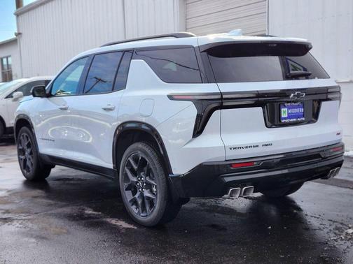 Polar White Tricoat 2026 Chevrolet Traverse RS