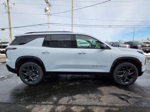 Polar White Tricoat 2026 Chevrolet Traverse RS