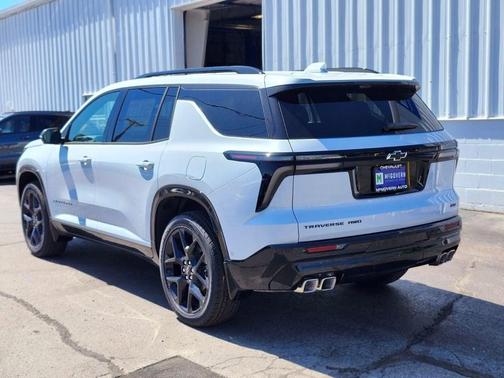 Polar White Tricoat 2026 Chevrolet Traverse RS