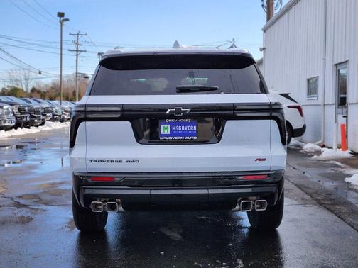 Polar White Tricoat 2026 Chevrolet Traverse RS