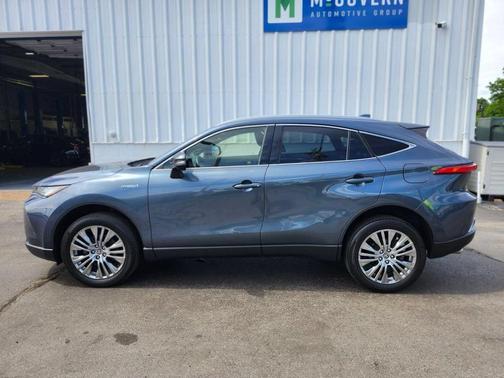 Coastal Gray Metallic 2021 Toyota Venza XLE