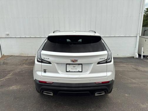Crystal White Tricoat 2023 Cadillac XT4 Sport