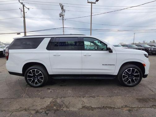 2024 Chevrolet Suburban RST