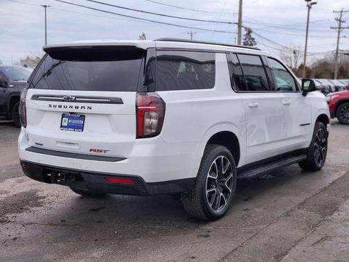 2024 Chevrolet Suburban RST