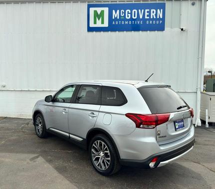 Cool Silver Metallic 2016 Mitsubishi Outlander