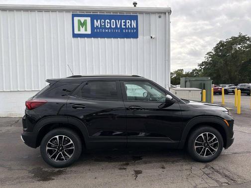 Mosaic Black Metallic 2026 Chevrolet Trailblazer LT