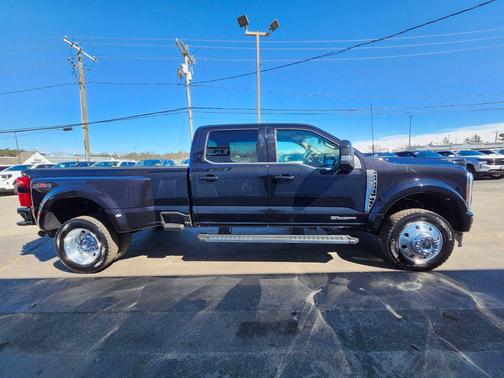 Agate Black Metallic 2025 Ford F-450 Lariat