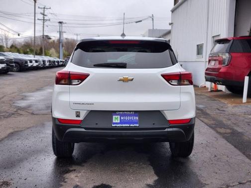 Summit White 2024 Chevrolet Trailblazer LS