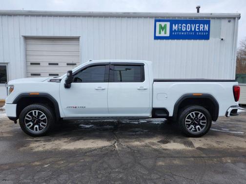 Summit White 2021 GMC Sierra 2500 AT4