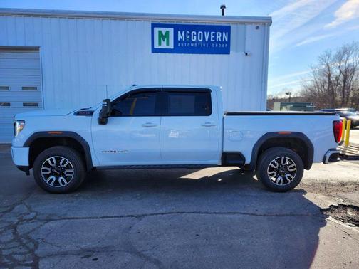 Summit White 2021 GMC Sierra 2500 AT4