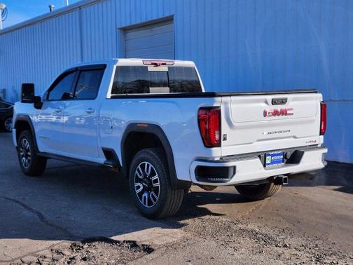 Summit White 2021 GMC Sierra 2500 AT4