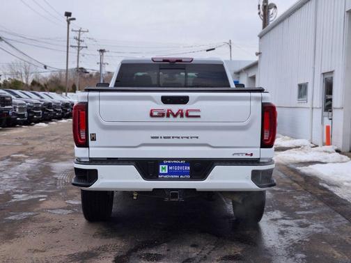 Summit White 2021 GMC Sierra 2500 AT4