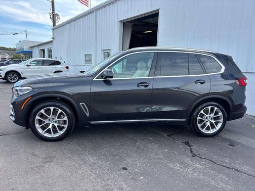Dark Graphite Metallic 2022 BMW X5 xDrive40i