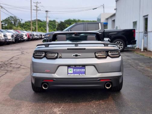Sharkskin Metallic 2024 Chevrolet Camaro 2LT