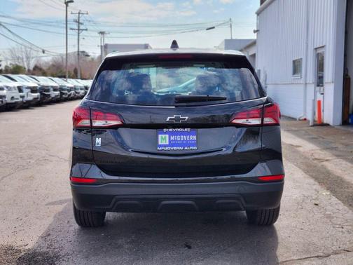 Mosaic Black Metallic 2023 Chevrolet Equinox LS