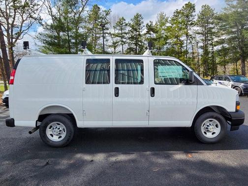 Summit White 2026 Chevrolet Express 2500 2500 Regular Wheelbase, WT, RWD
