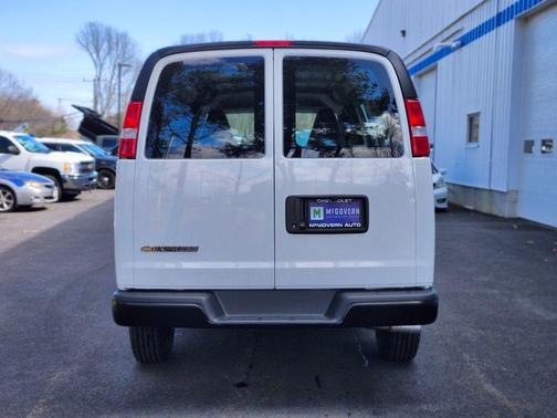 Summit White 2026 Chevrolet Express 2500 2500 Regular Wheelbase, WT, RWD