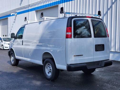 Summit White 2026 Chevrolet Express 2500 2500 Regular Wheelbase, WT, RWD