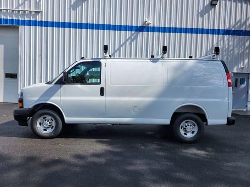 Summit White 2026 Chevrolet Express 2500 2500 Regular Wheelbase, WT, RWD