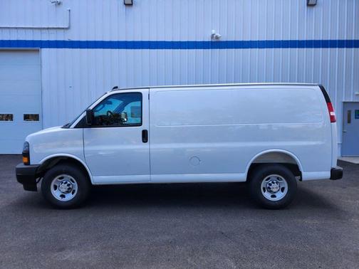 Summit White 2026 Chevrolet Express 2500 2500 Regular Wheelbase, WT, RWD