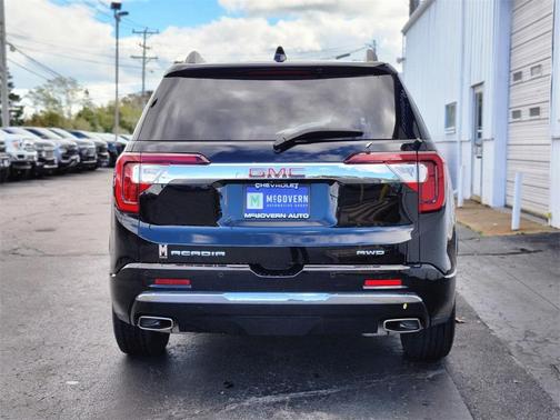 2023 GMC Acadia Denali