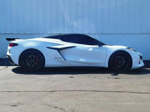 Arctic White 2024 Chevrolet Corvette Z06